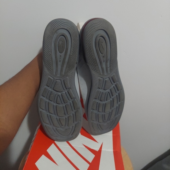 Nike Air Max Axis - Picture 4 of 5